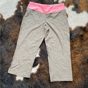 Women’s - Nike Perfect Fit - Exercise Capri